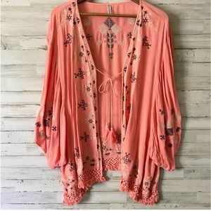Boutique Monoreno Coral Embroidered Kimono XL